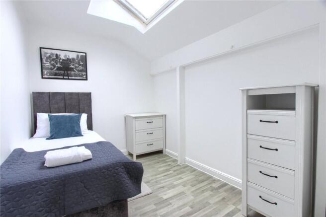 3 bed Flat for sale Image 8
