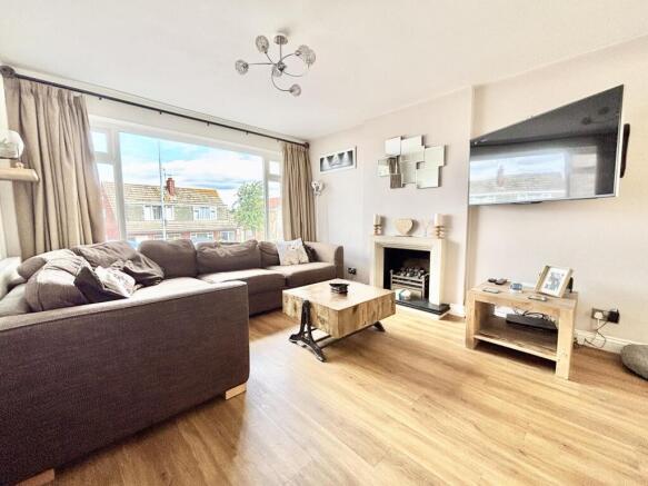 4 bed Detached for sale Image 2