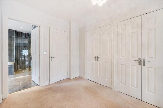5 bed Detached for sale Image 11