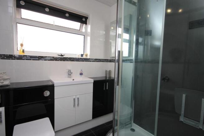 HOUSE SHOWER ROOM/W.C.