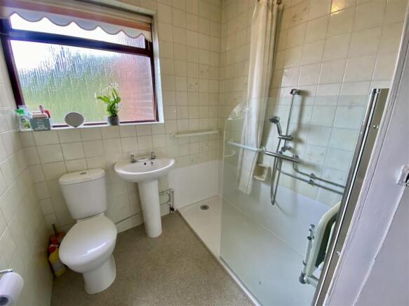 Bramleys Estate Agents - Hepworth Drive - Mirfield