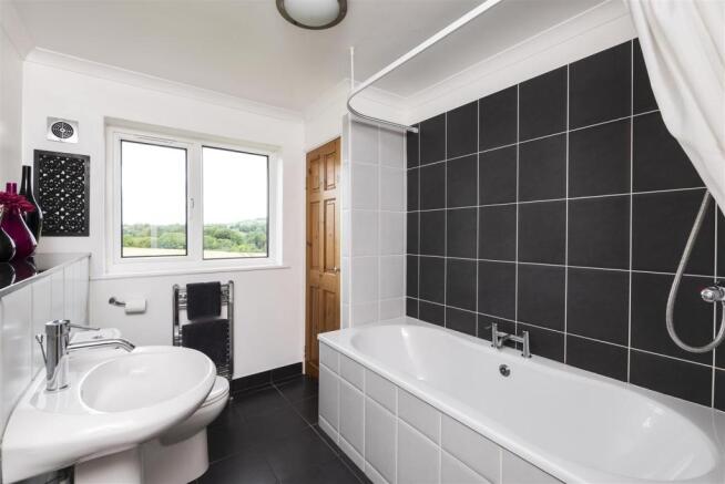 4 Goold Close, Corston, BA2 9AF-23.jpg