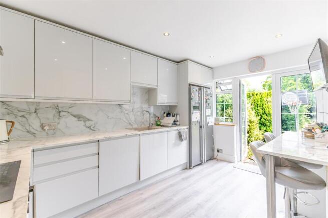 Kitchen 1.jpg