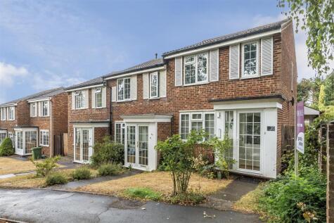 Aquila Close, Leatherhead, KT22