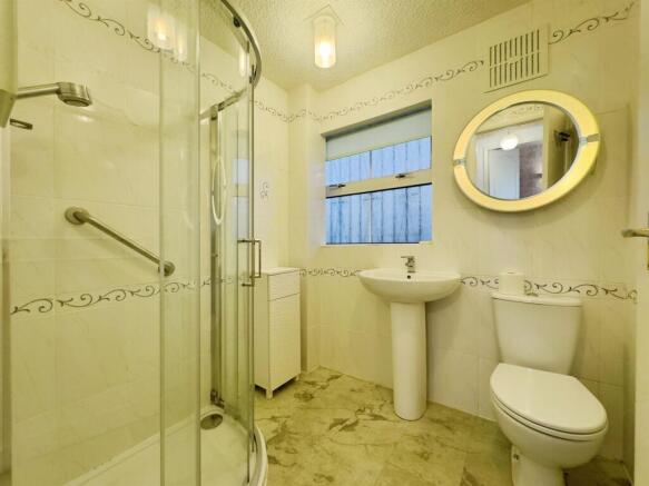 2 bed Bungalow for sale Image 11