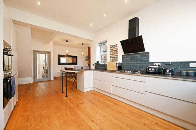 4 bed Terraced for sale Image 11