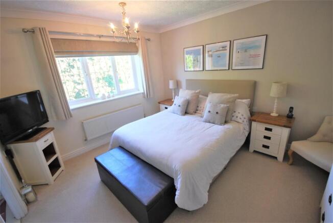 MASTER BEDROOM: