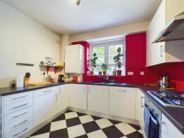Flat 17, Weller House Dickens Estate, George Row, London SE16 4UU