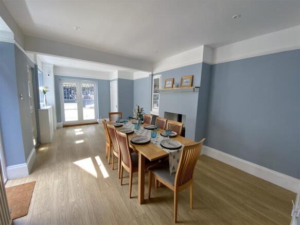 67 Newport Road dining main.jpg