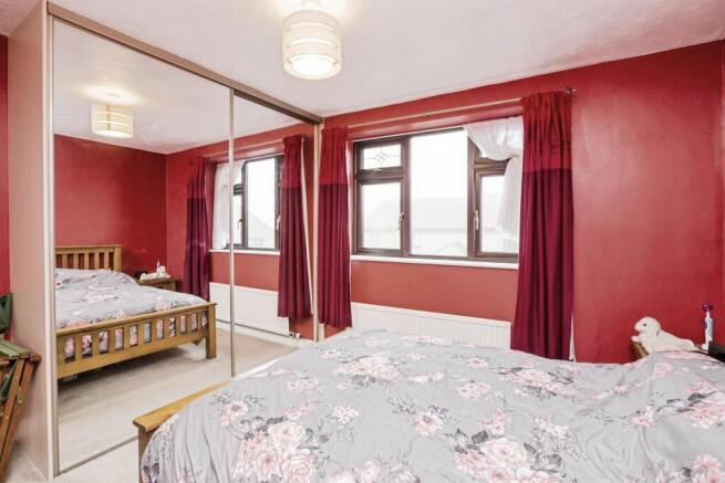 4 bed Detached for sale Image 5