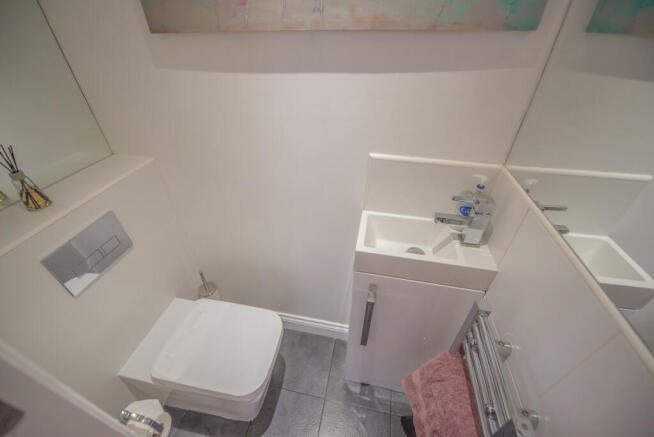 4 bed Detached for sale Image 11