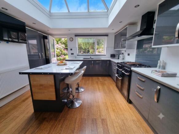 3 bed Semi-Detached for sale Image 5