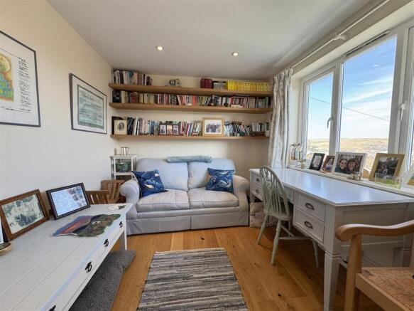 Bedroom/Office