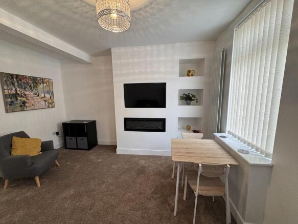 2 bed End of Terrace to rent Image 6