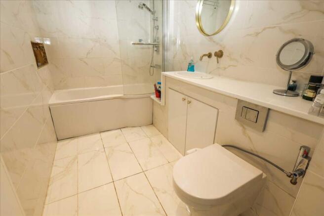 Farm Crescent, Wexham Court, Slough photo 4