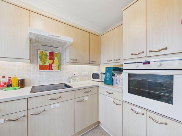 2 bed Flat for sale Image 6