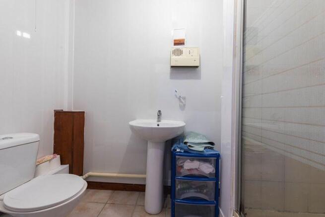 SHOWER ROOM