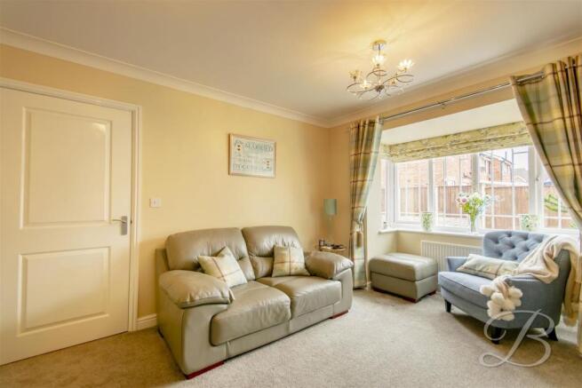 [] - 2 Lakeside Court_0140-HDR.jpg