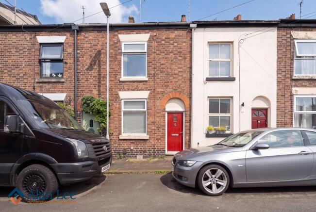 1-bed terraced on Vincent Street, Macclesfield, SK11 6UJ, £130,000