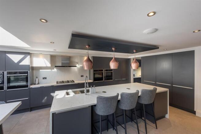 Open Plan Kitchen/Diner & Living Space