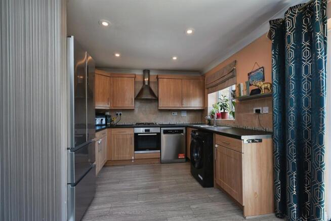 4 bed Semi-Detached for sale Image 6