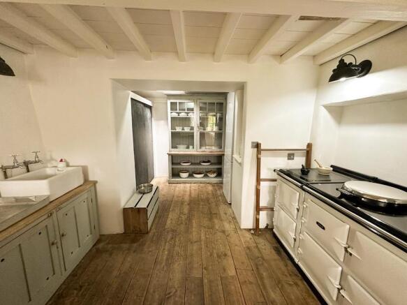 5 bed Cottage for sale Image 12