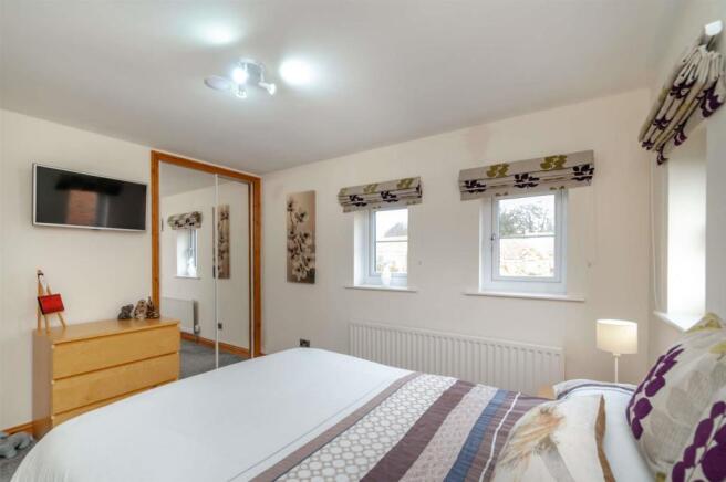 bedroom 2 (2).jpg