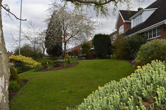 FRONT GARDEN