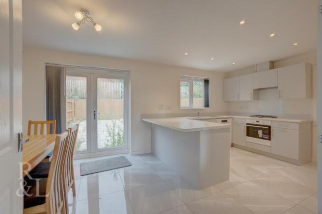 Tangmere Close (10).jpg