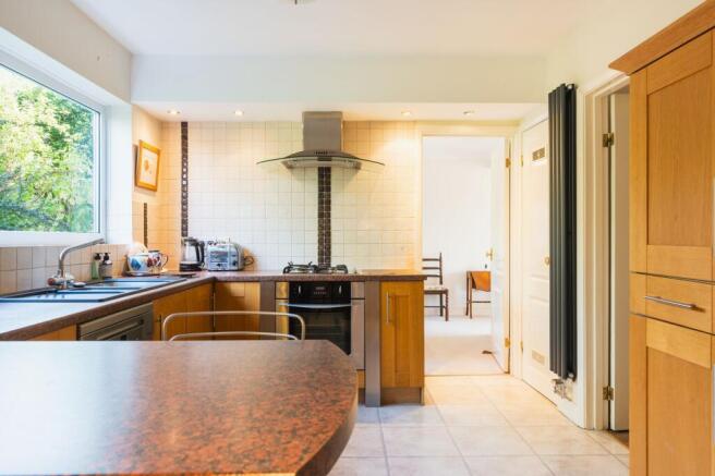 4 bed Detached for sale Image 10