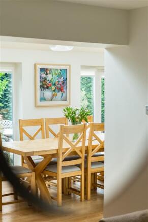 4 bed Semi-Detached for sale Image 11