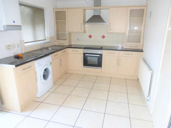 KITCHEN / DINING