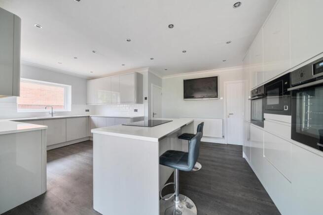 1311940-5-6851becd742a2