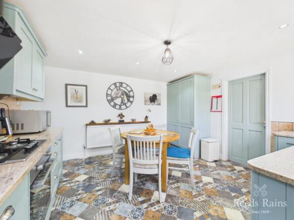 2 bed Semi-Detached for sale Image 3