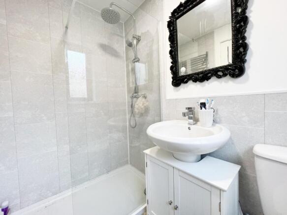 Shower Room pic 1.jpg