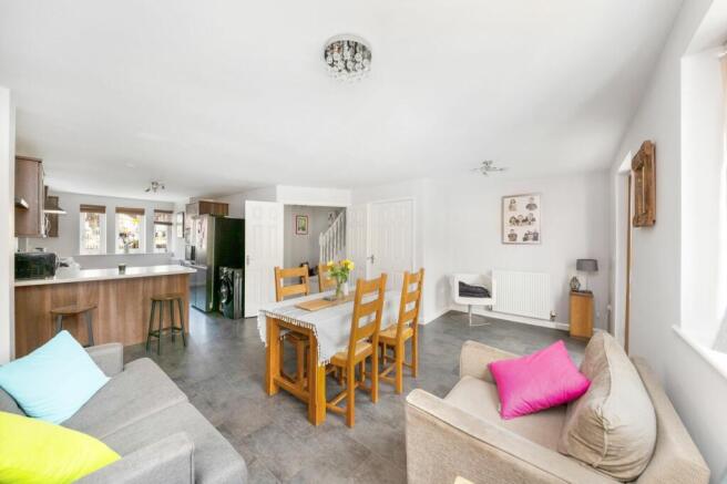 OPEN PLAN DINING KITCHEN / FAMILY ROOM