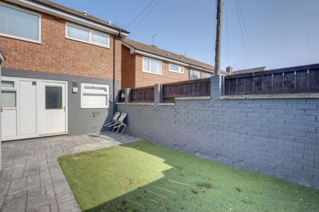3 bed Semi-Detached to rent Image 9