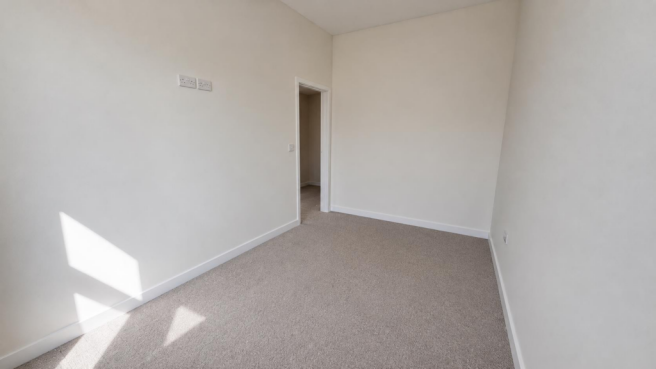 4 bed House to rent Image 4