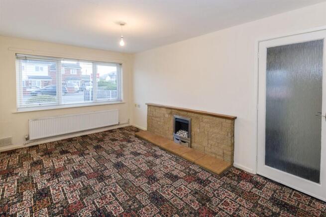 Sitting Room / Dining Room