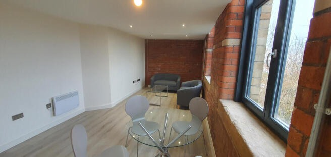 2 bed Apartment to rent Image 4