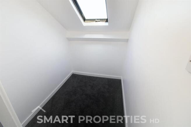 4 bed House to rent Image 11