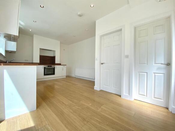 3 bed Semi-Detached to rent Image 4