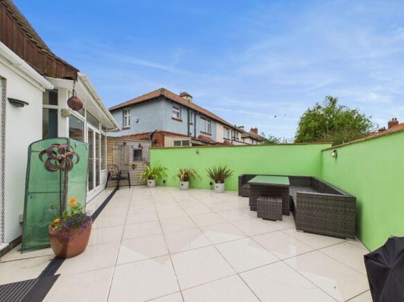 5 bed Detached for sale Image 12