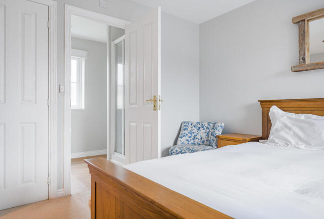 Bedroom 1/En-Suite