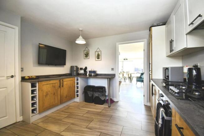 3 bed Semi-Detached for sale Image 8