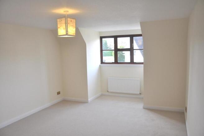 Bedroom 5_1.JPG