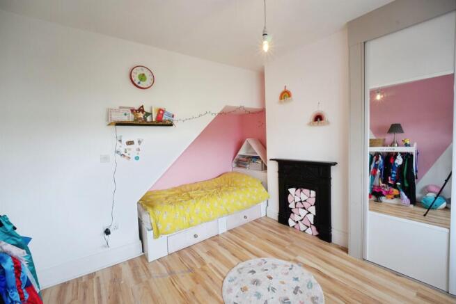 4 bed Semi-Detached for sale Image 10