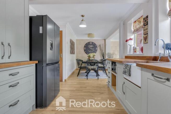4 bed Detached for sale Image 9