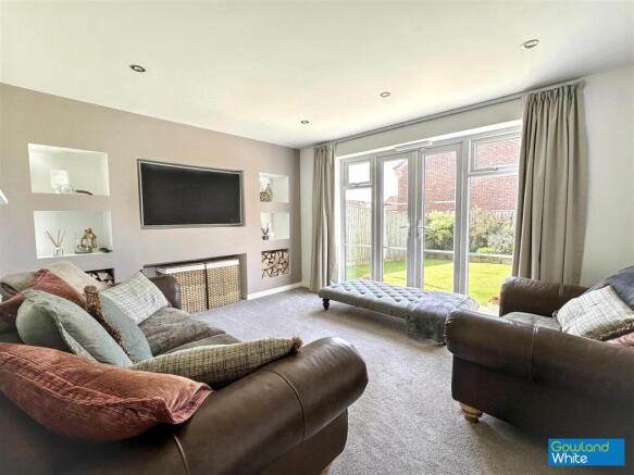 4 bed Detached for sale Image 8