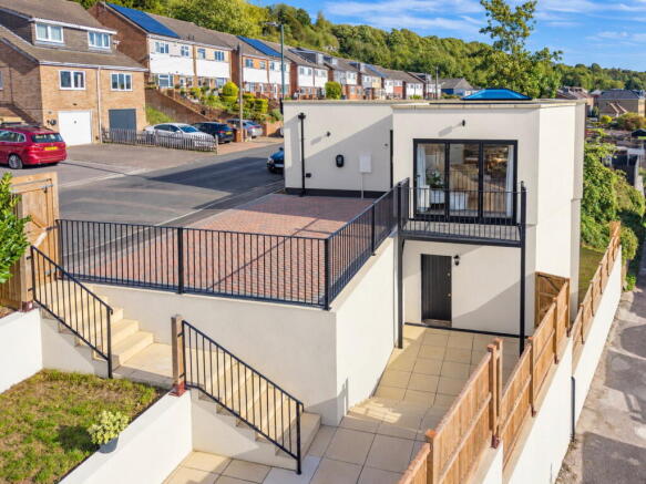 2-bed detached on Beacon Road, Medway, ME5, £300,000